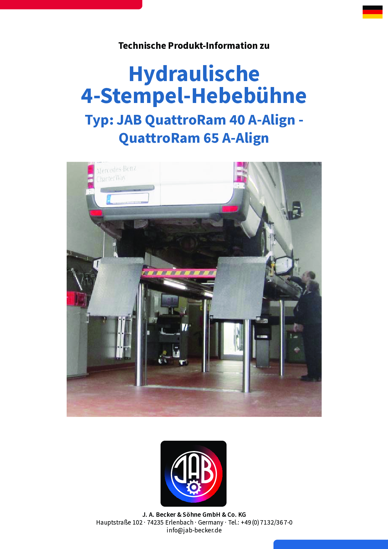 Hydraulische 4-Stempel-Hebebühne unter einem Fahrzeug in einer Werkstatt.