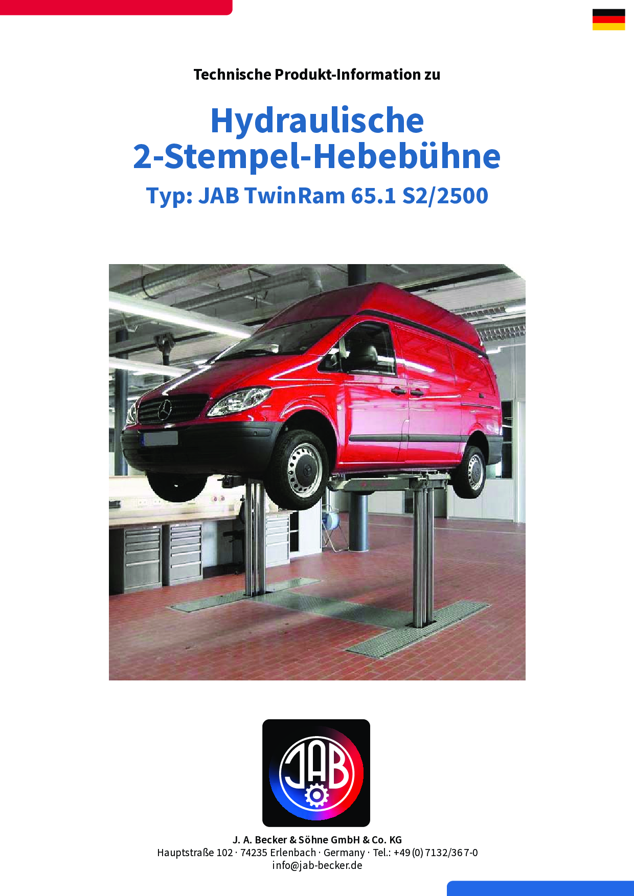 Ein rotes Auto auf einer hydraulischen 2-Stempel-Hebebühne in einer Werkstatt.